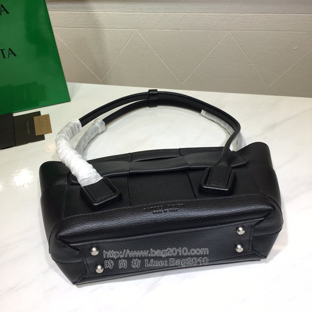 Bottega veneta高端女包 寶緹嘉爆款THE ARCO編織款手提包  BV經典款蝙蝠包  gxz1109
